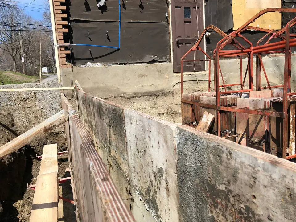 Foundation Wall — photo 4